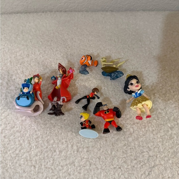 Disney Vibrant Multicolor Action Figures Playset - Picture 1 of 7